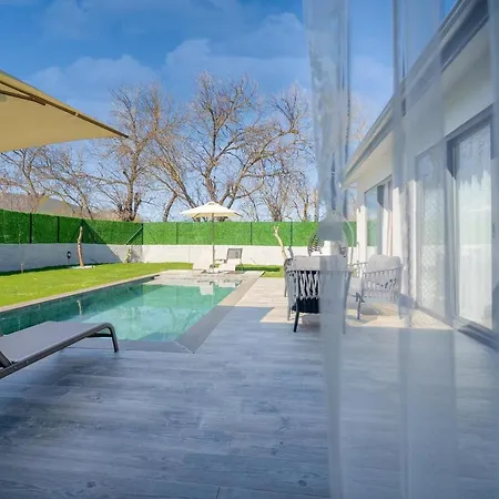 2 Bedroom Private With Swimming Pool