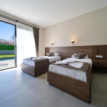 2 Bedroom Private With Swimming Pool *